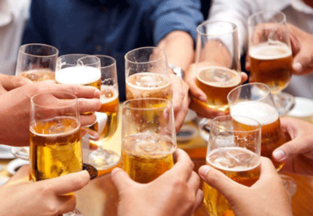uống rượu bia nhiều làm tăng nguy cơ gây ung thư