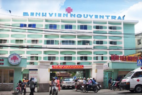 Bệnh viện Nguyễn Trãi với thông tin địa chỉ và bảng giá khám bệnh.